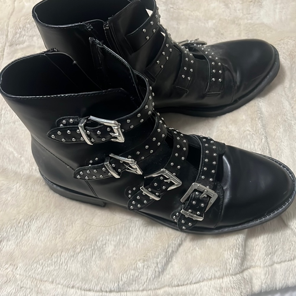 Buckle combat boots